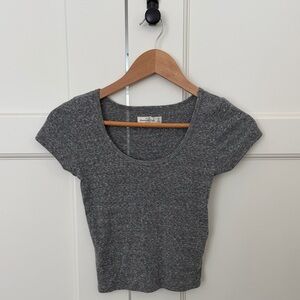 Abercrombie & Fitch Gray Scoop Neck Short Sleeve Tee